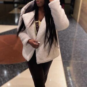 White Teddy Coat | Faux Fur Sherpa Jacket | Women’s Size Medium